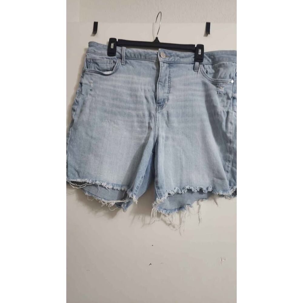Women's Simply Vera Shorts, 16 Short, New